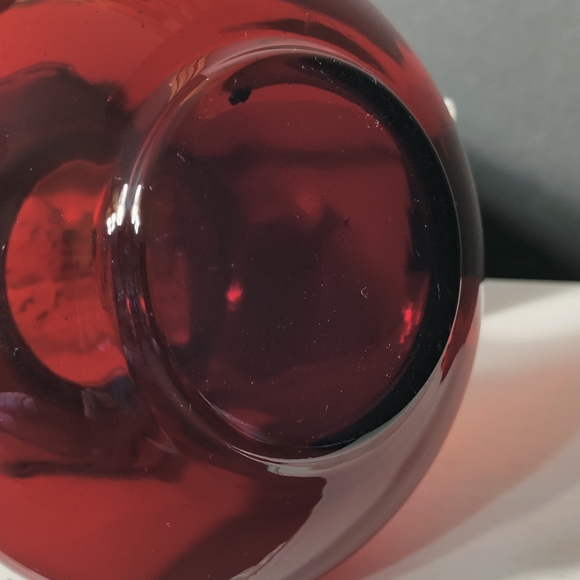 RED GLASS VASE⭐ - Picture 2 of 7